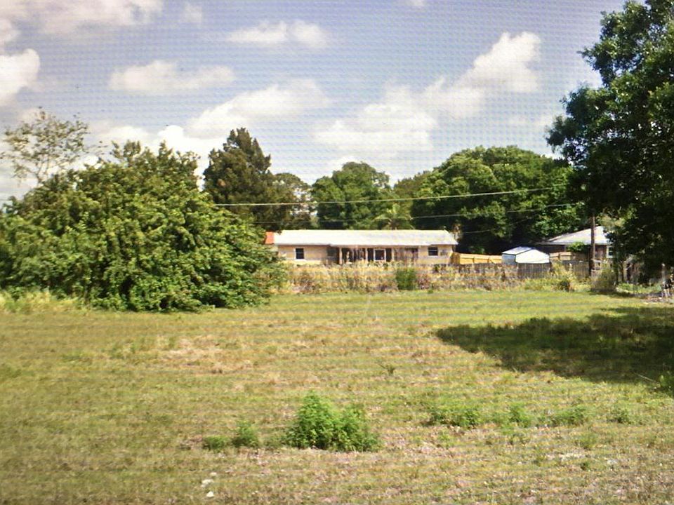 1st image of 13812 1st St