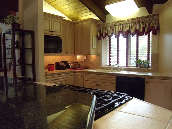5th image of 566 W Celeste Ave