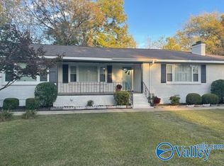 306 Oak Ln SE, Hartselle, AL 35640