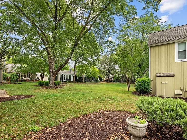 320 Littletown Quarter — Photo 28