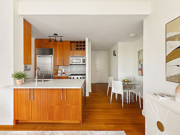 2nd image of 88 Greenwich St APT 2206