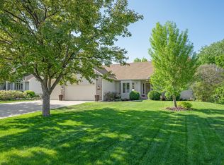 1059 Bluff Pass S, Chaska, MN 55318