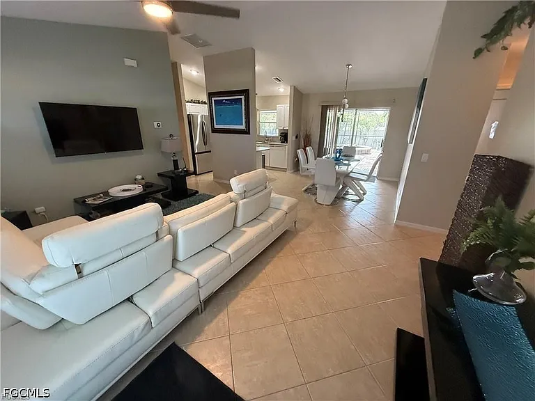 3005 SW 8th Pl — Photo 6
