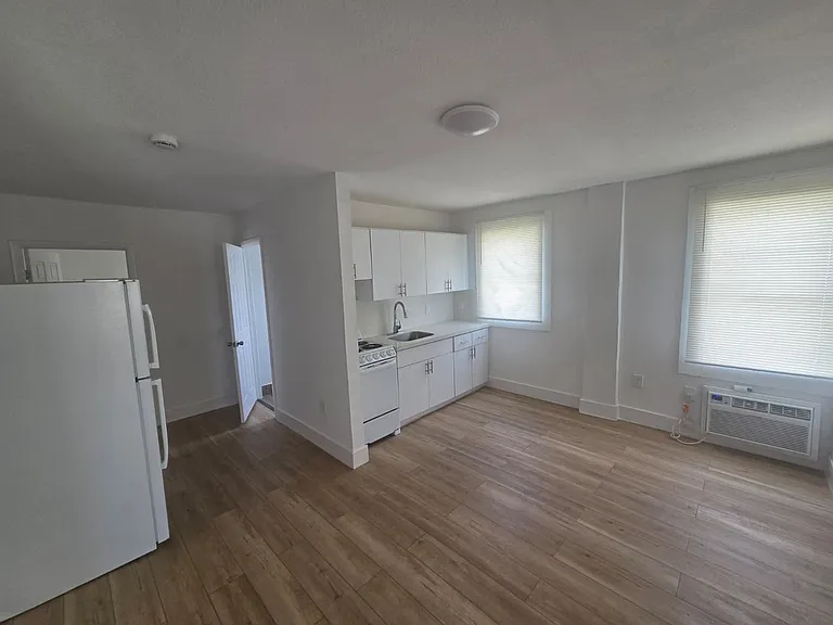 959 Vizcaya Apartments / Brick Five — Photo 2