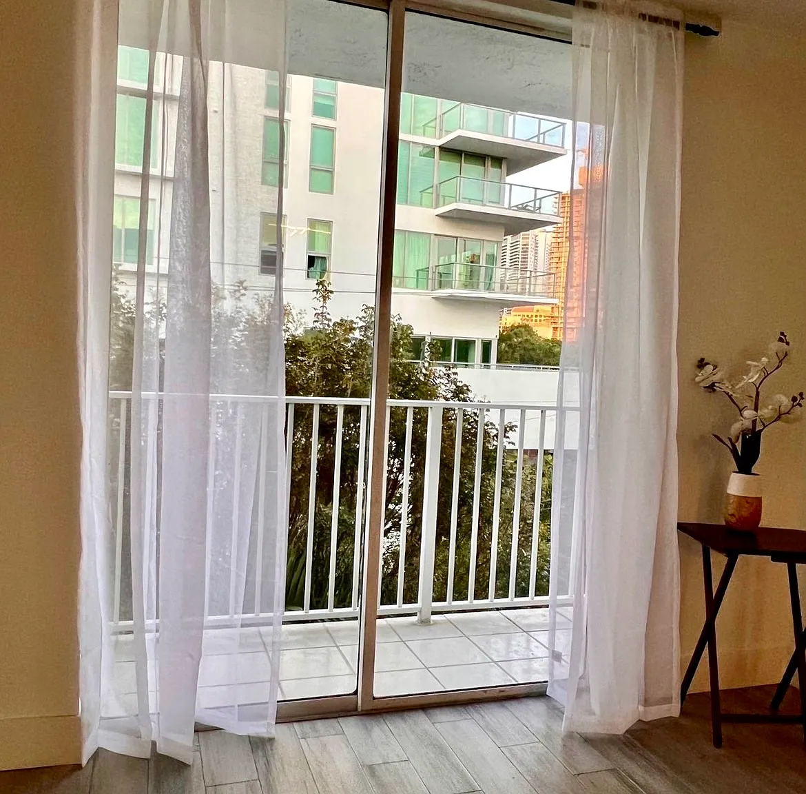 2 bed, 616 sqft, $2,300 — Photo 3