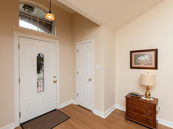 5th image of 115 Julie Dr