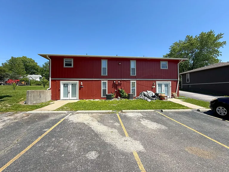 215 N West Blvd — Photo 35