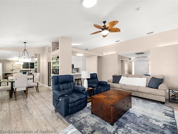 5th image of 1604 E Orangewood Ct