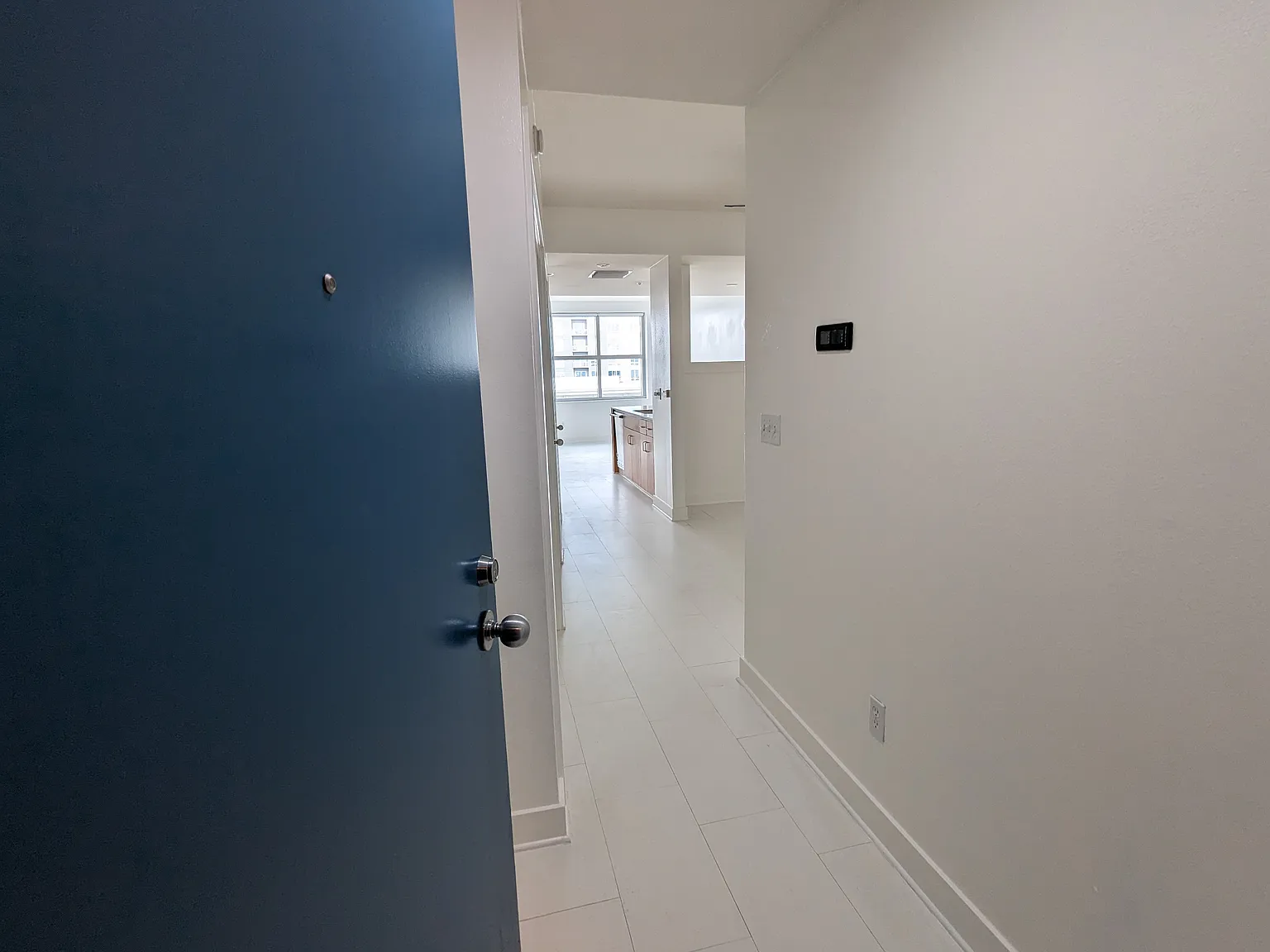 Studio, 615 sqft, $1,950 — Photo 4