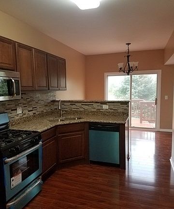 3rd image of 320 Abington Woods Dr #320