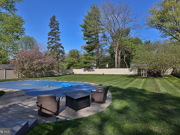 3rd image of 158 S Shady Retreat Rd