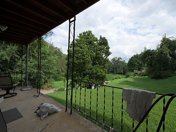 3rd image of 1000 Highland Ave