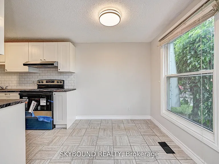 48 Cluthe Cres — Photo 9