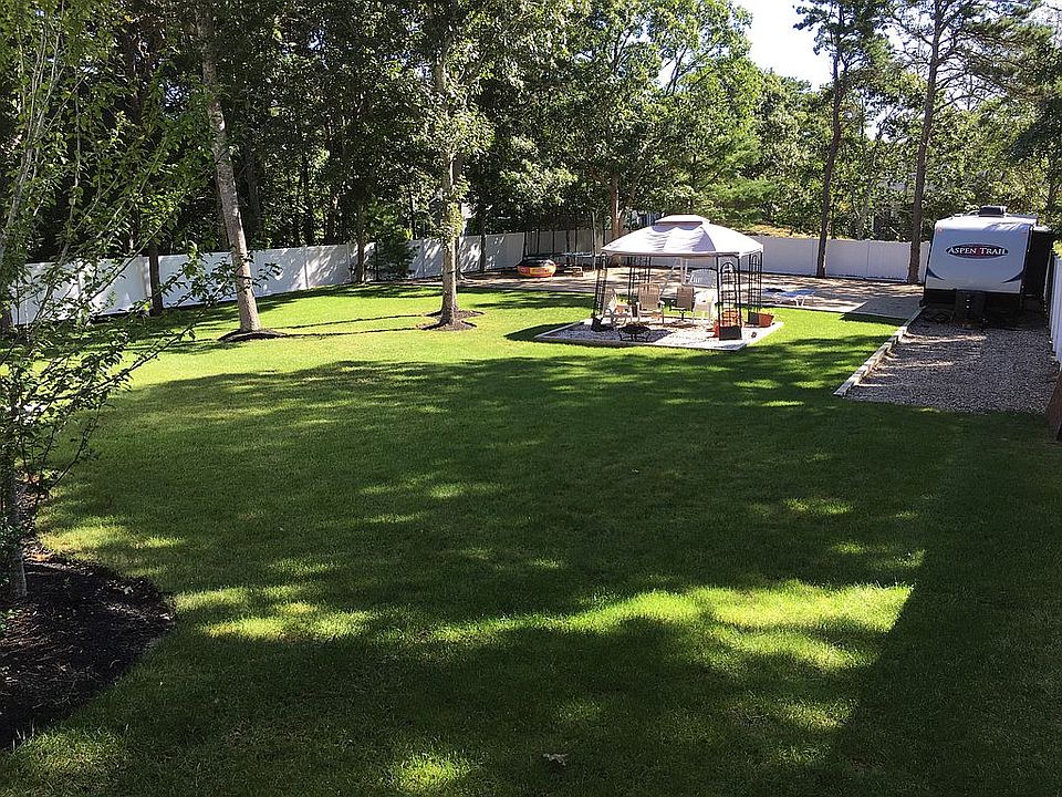 2nd image of 32 Gordon Ln