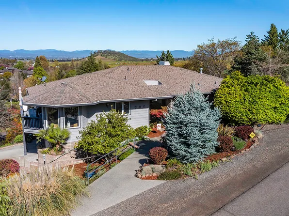 290 Harvard Pl, Medford, OR 97504