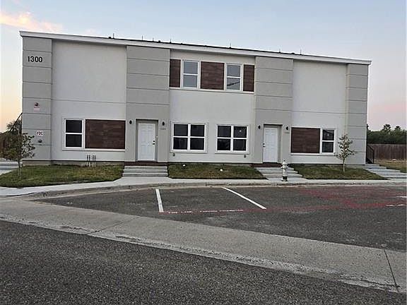 2nd image of 901 Yuma Ave #1302