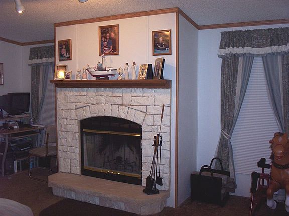 Living Room with fireplace