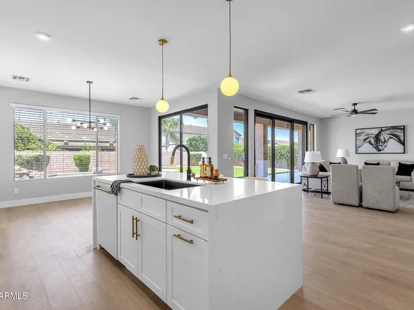 1526 E GLACIER Place, Chandler, AZ 85249