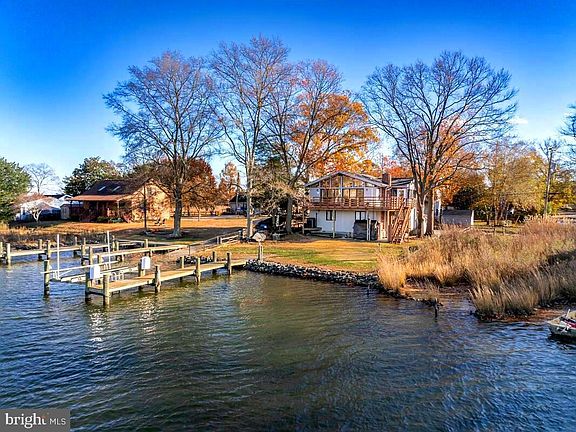 3rd image of 962 Main St