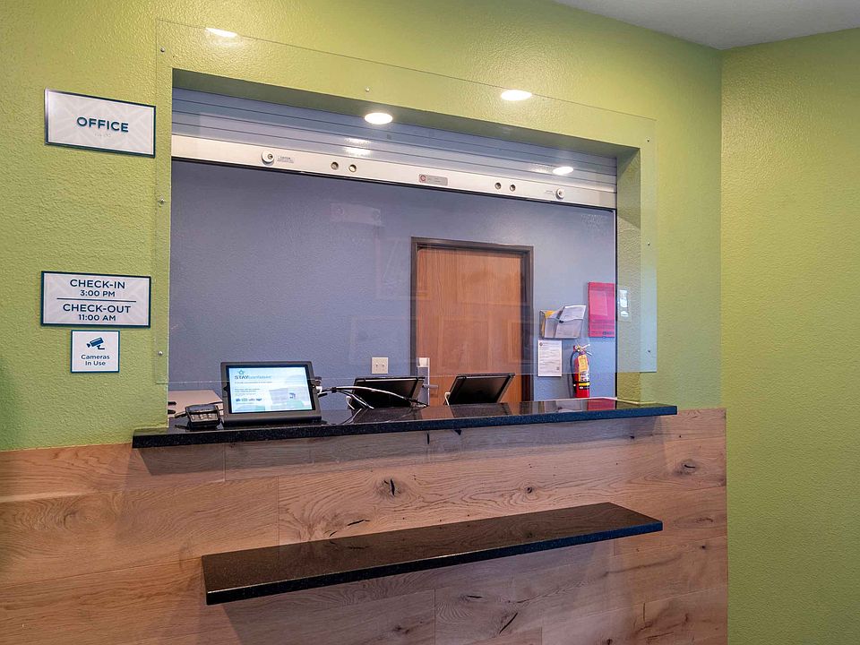 Lobby and Guest Check-in