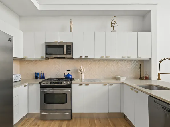 364 Myrtle Avenue image 4 of 23