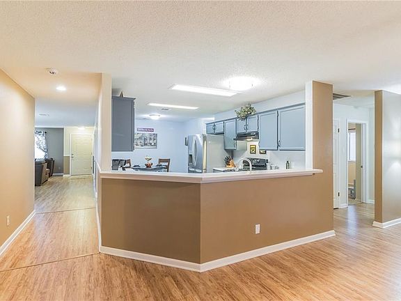 4th image of 1106 Cedar Oaks Dr