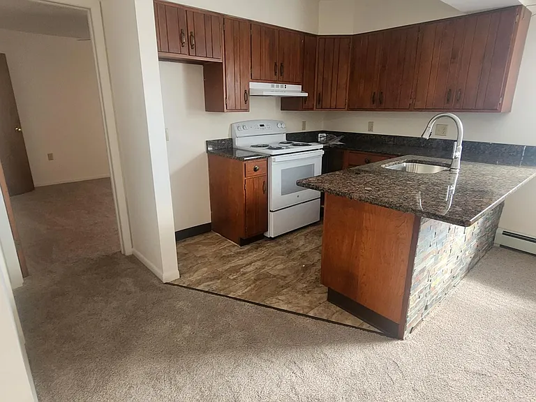 400 Broad St #4 — Photo 9