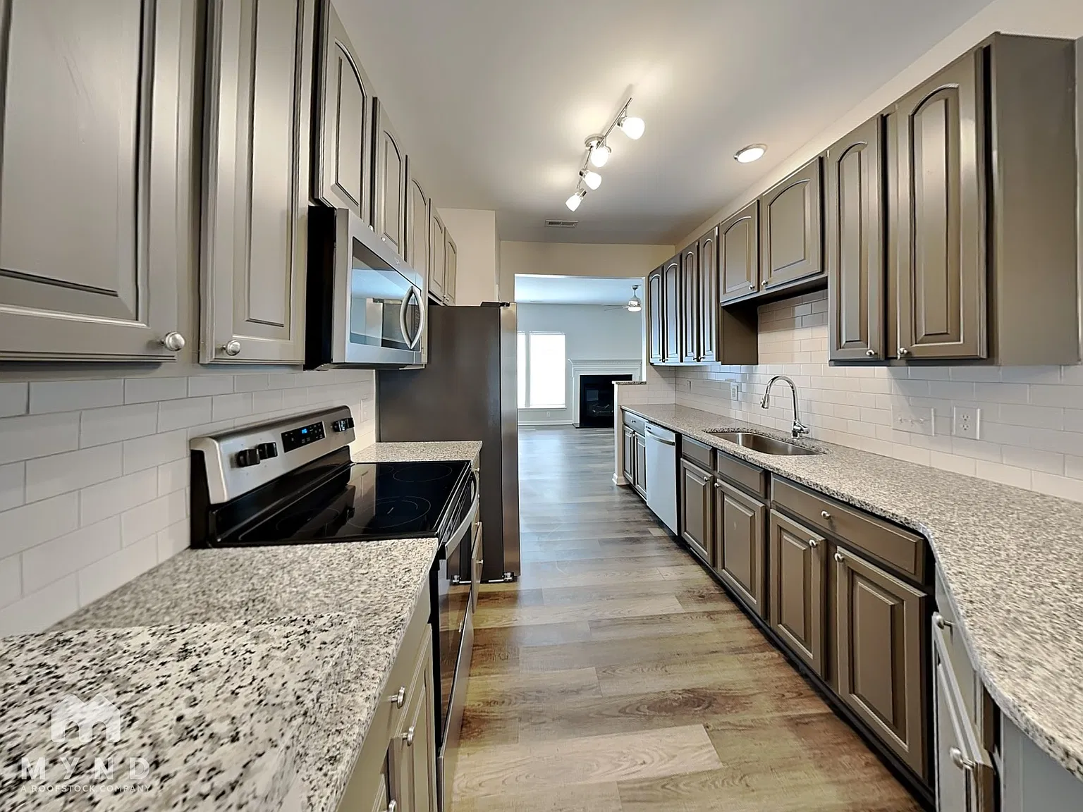 3 bed, 3.0 bath, 1500 sqft, $1,880 — Photo 4