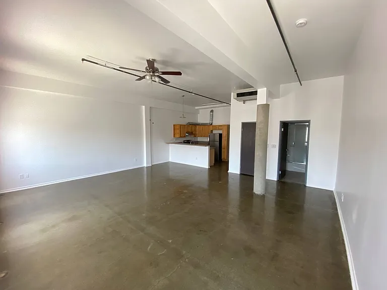 1725 W. 6th St — Photo 10