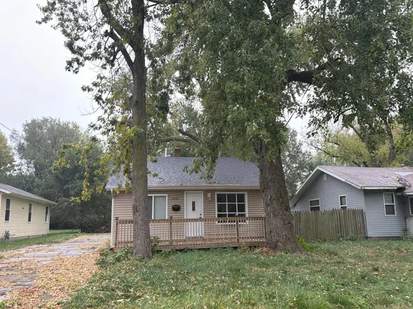 3935 E Hickory St, Decatur, IL 62526