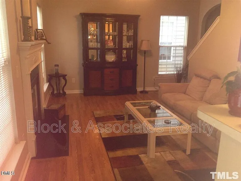 1414 Crimson Creek Dr — Photo 3