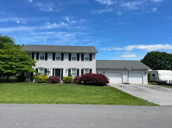 1158 Wellington Cir, Laurys Station, PA 18059