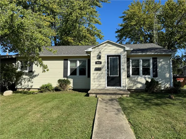911 S 1st St, Shelbyville, IL 62565