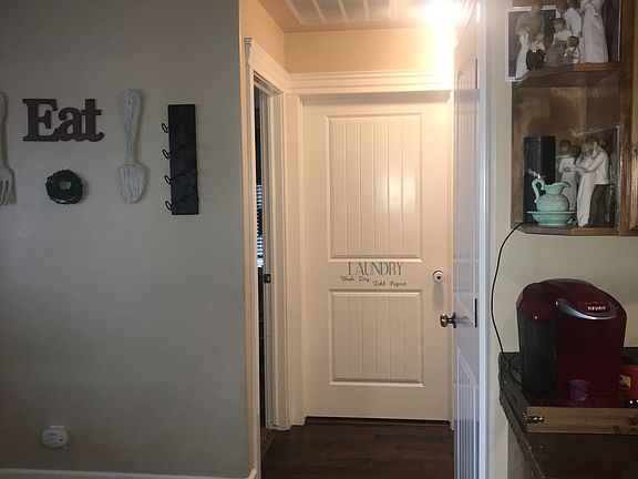 5th image of 460 Garnet Dr