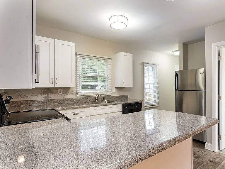 505 Lamont St — Photo 4