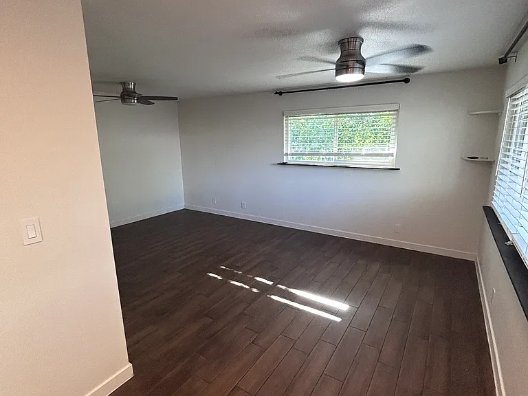 323 S Pioneer — Photo 11