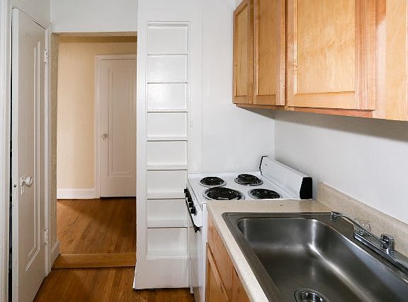 4th image of 536 W Arlington Pl APT 209