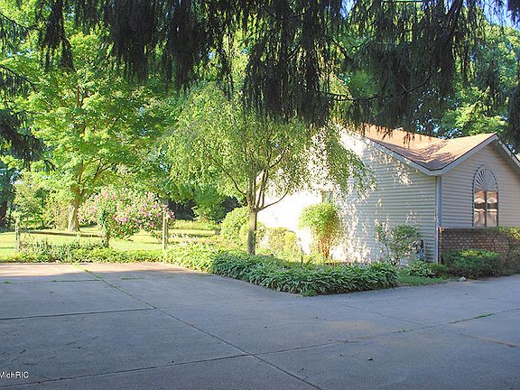 2nd image of 14353 Croswell St