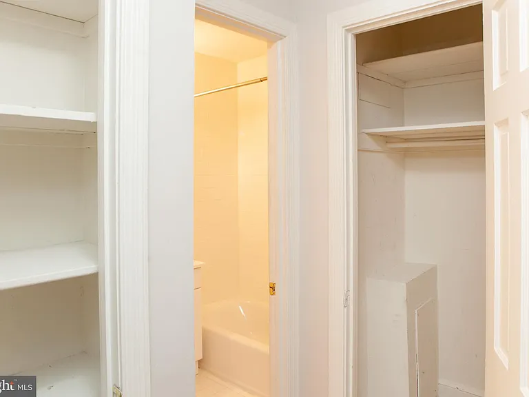 1712 W Abingdon Dr #301 — Photo 16