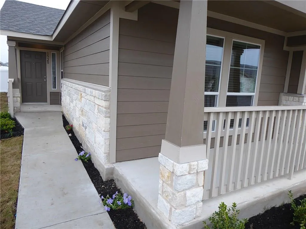 3 bed, 2.0 bath, 1402 sqft, $1,950 — Photo 2