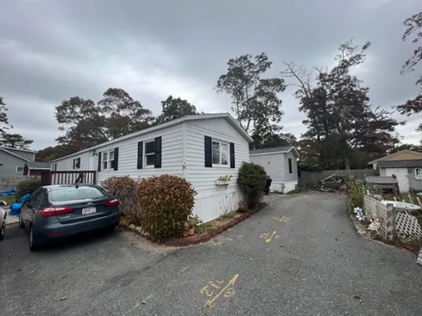 3132 Cranberry Hwy #16, Buzzards Bay, MA 02532