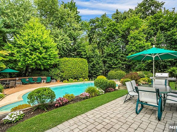 3rd image of 56 Oshaughnessy Ln