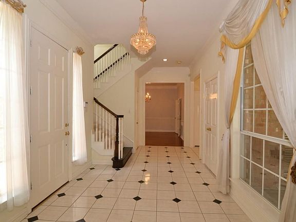 2nd image of 3411 Birchwood Ln