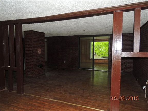 3rd image of 1225 Macgill St