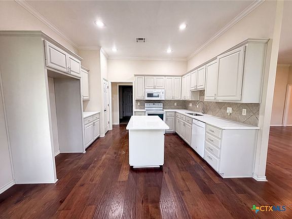 4th image of 11117 Weatherford Dr