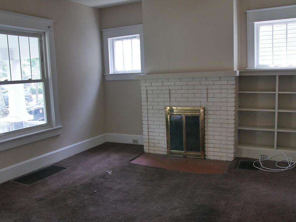 2nd image of 213 University Ave