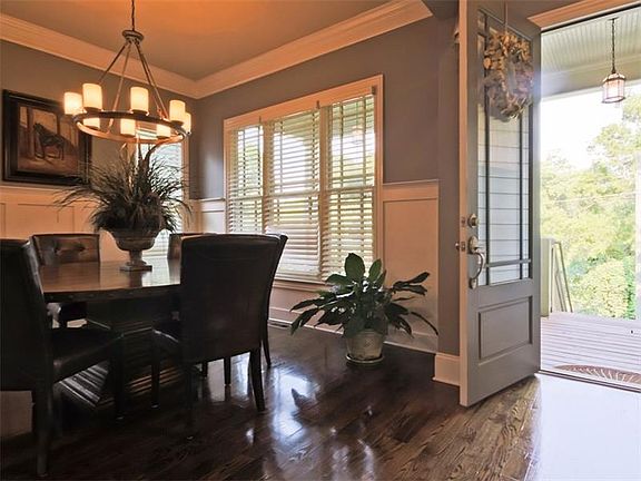 3rd image of 2667 Rosalyn Ln SE