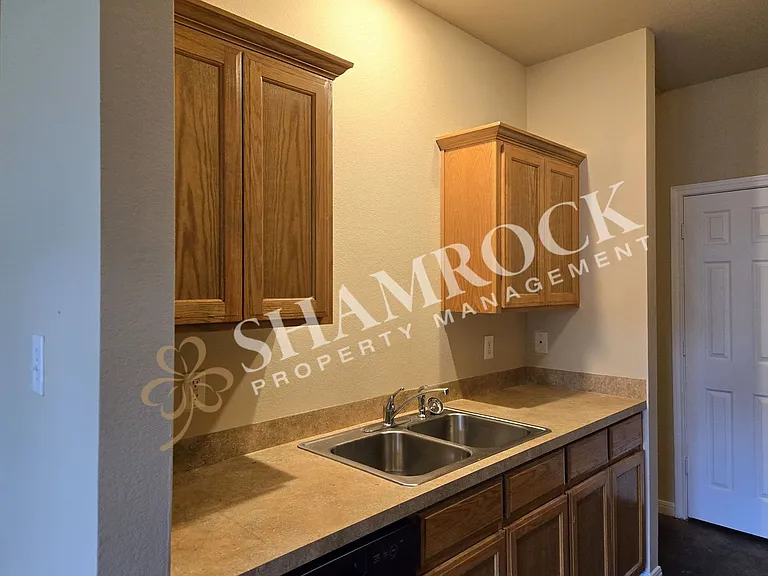 2109D Columbus Ave — Photo 5