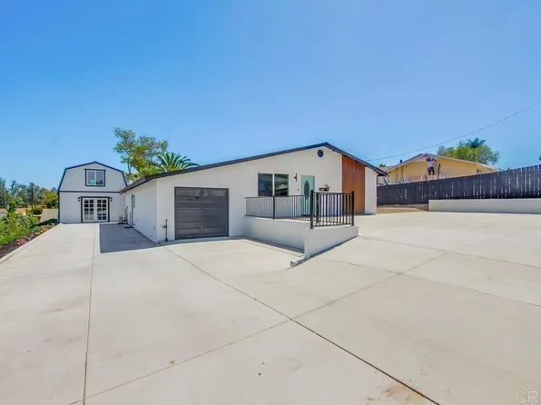 628 Galaxy Dr, Vista, CA 92083