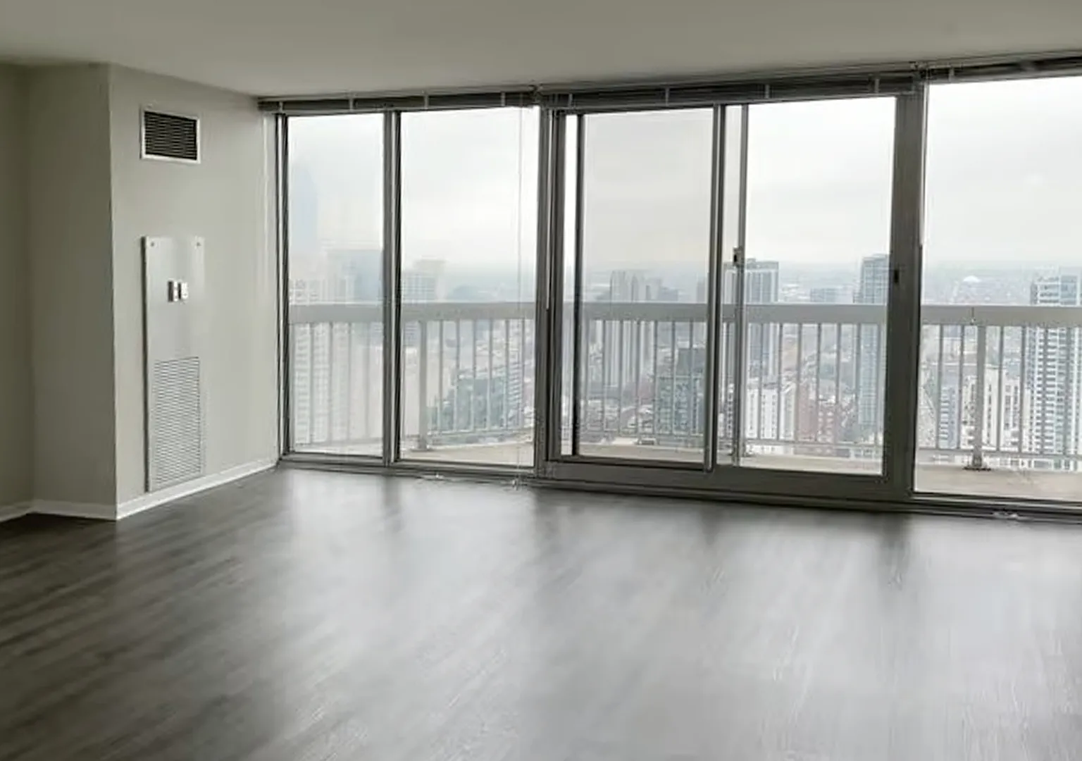 Studio, 690 sqft, $2,600 — Photo 2